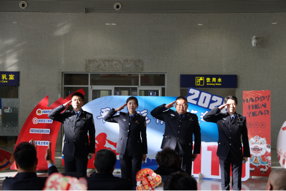 流动舞台传法治 铁警护航暖归途 https://www.nmgsb.com.cn/uploads/image/20260130/1769752005803720-lp.png