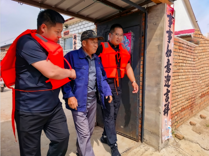 24 小时在岗值守!林西镇守护沿河群众安稳度汛 https://www.nmgsb.com.cn/uploads/image/20260714/1784040258957738-lp.png