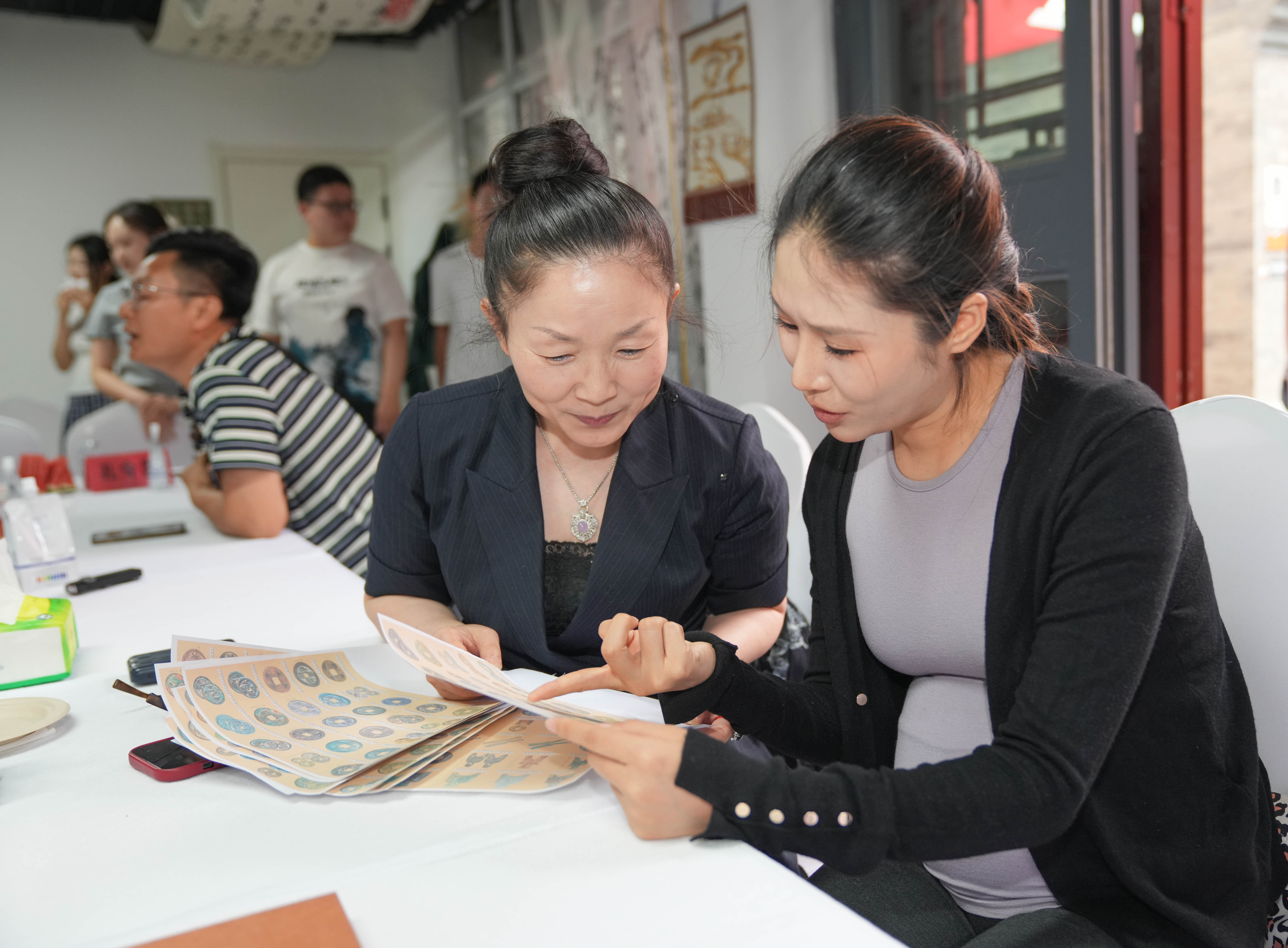 各地藏友齐聚呼和浩特共品钱币文脉 https://www.nmgsb.com.cn/uploads/image/20260815/1786806820974326-lp.jpg