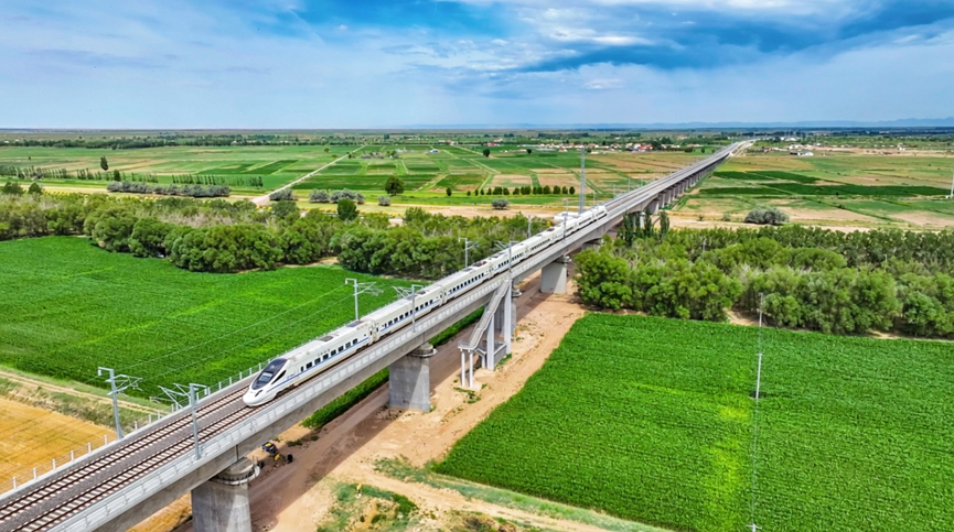 运力加码迎双节,草原铁路预计发送旅客 272.3 万人次 https://www.nmgsb.com.cn/uploads/image/20260923/1790170713225760-lp.png