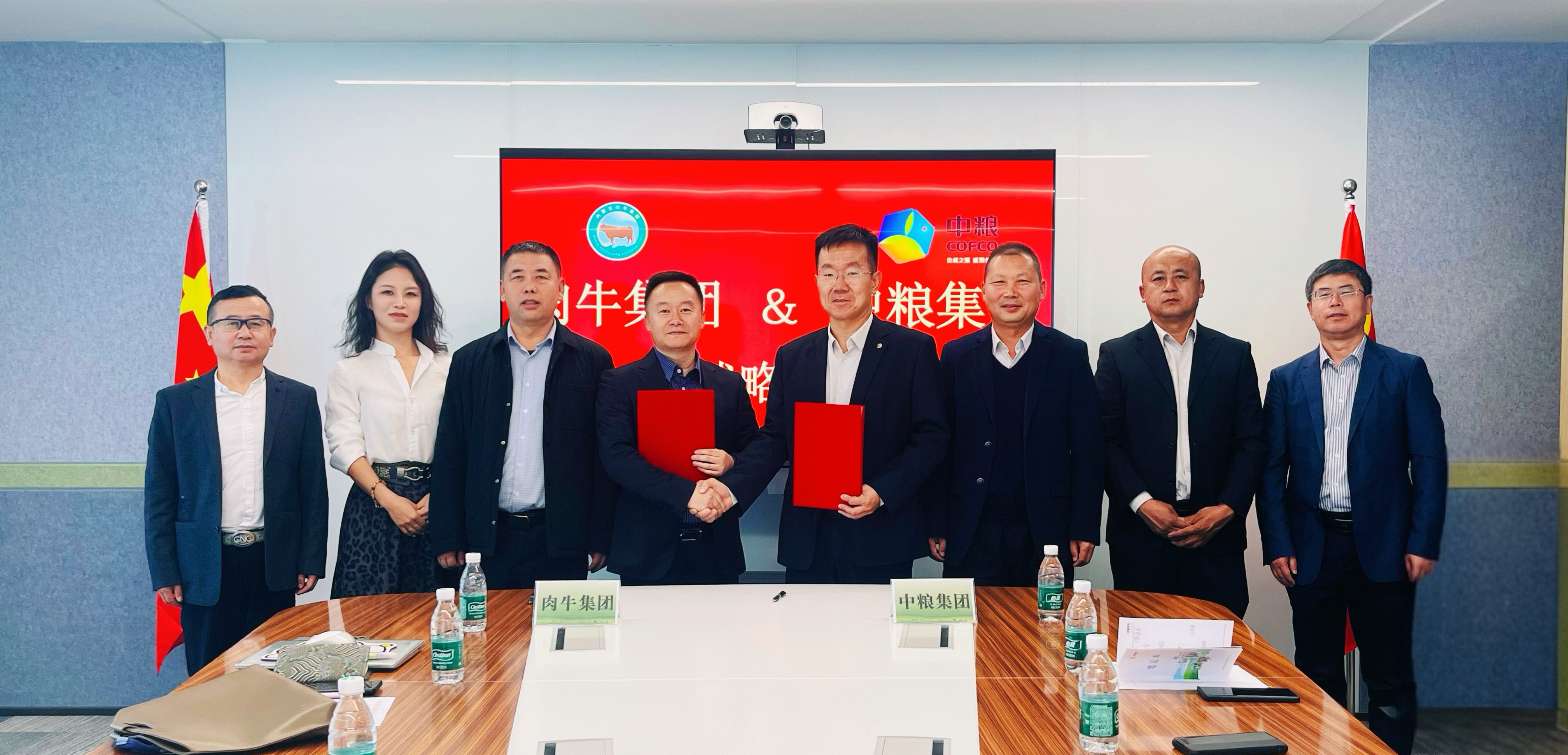 携手拓新局!两大主体签约赋能内蒙古肉牛产业提质增效 https://www.nmgsb.com.cn/uploads/image/20261020/1792496738258429-lp.jpg