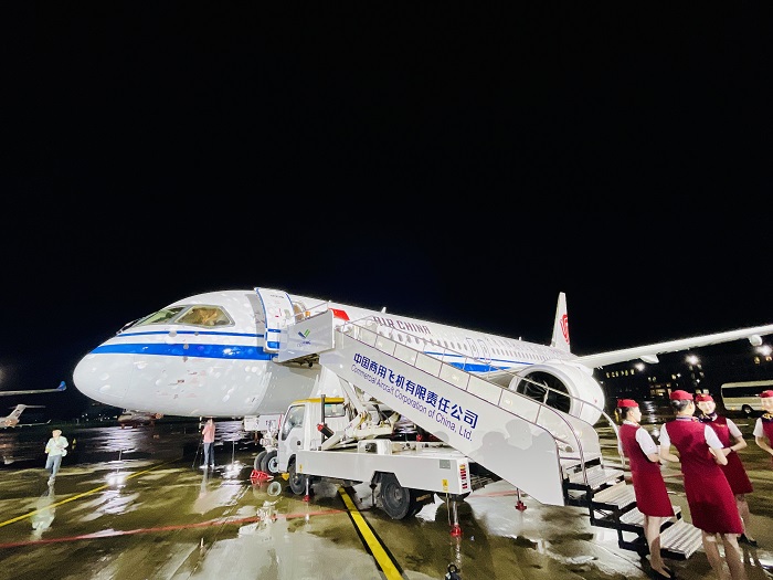 国航接收首架C919国产飞机。人民网记者 乔雪峰摄
