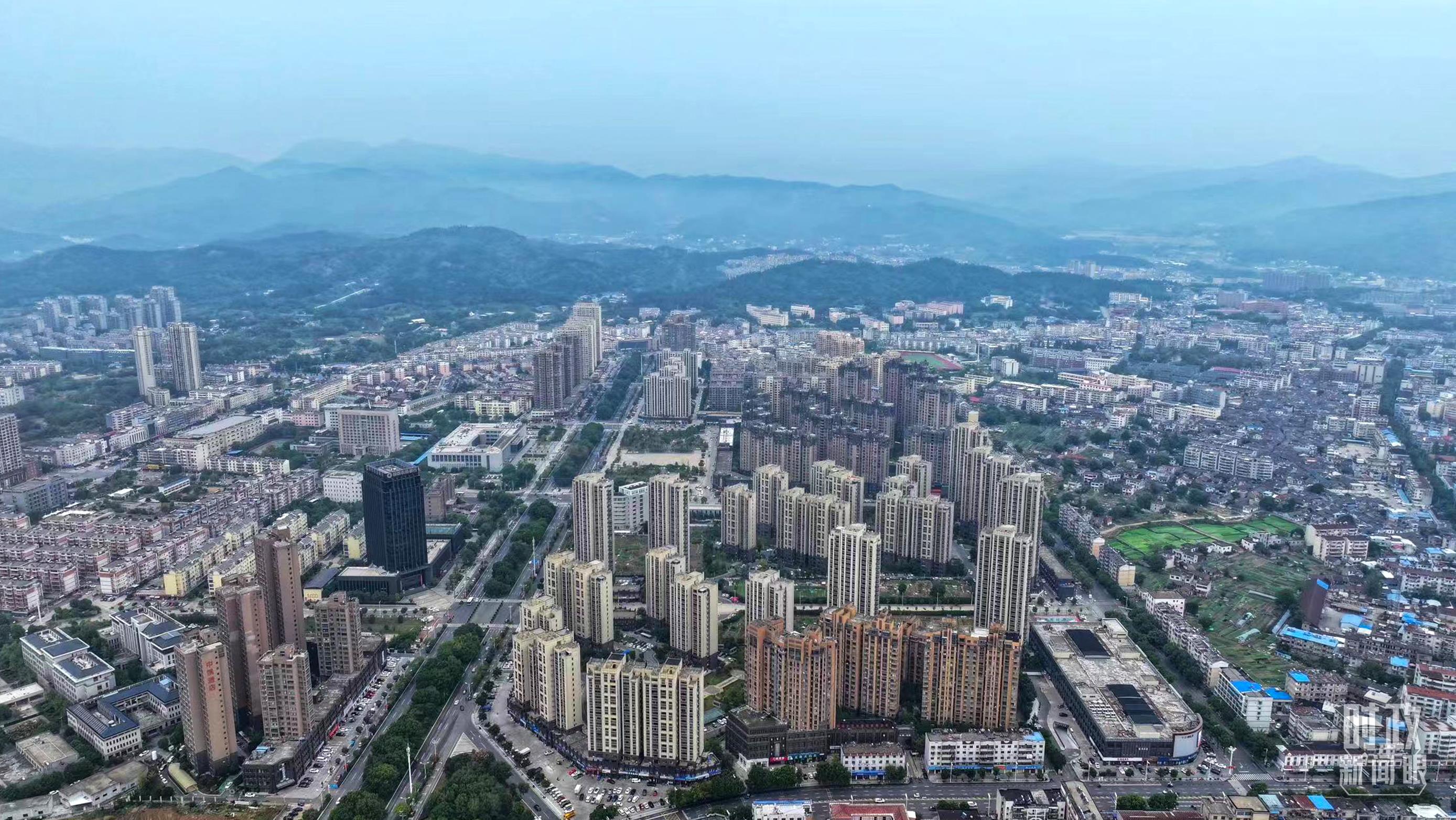 △俯瞰桐城市。(总台记者葛启文拍摄)