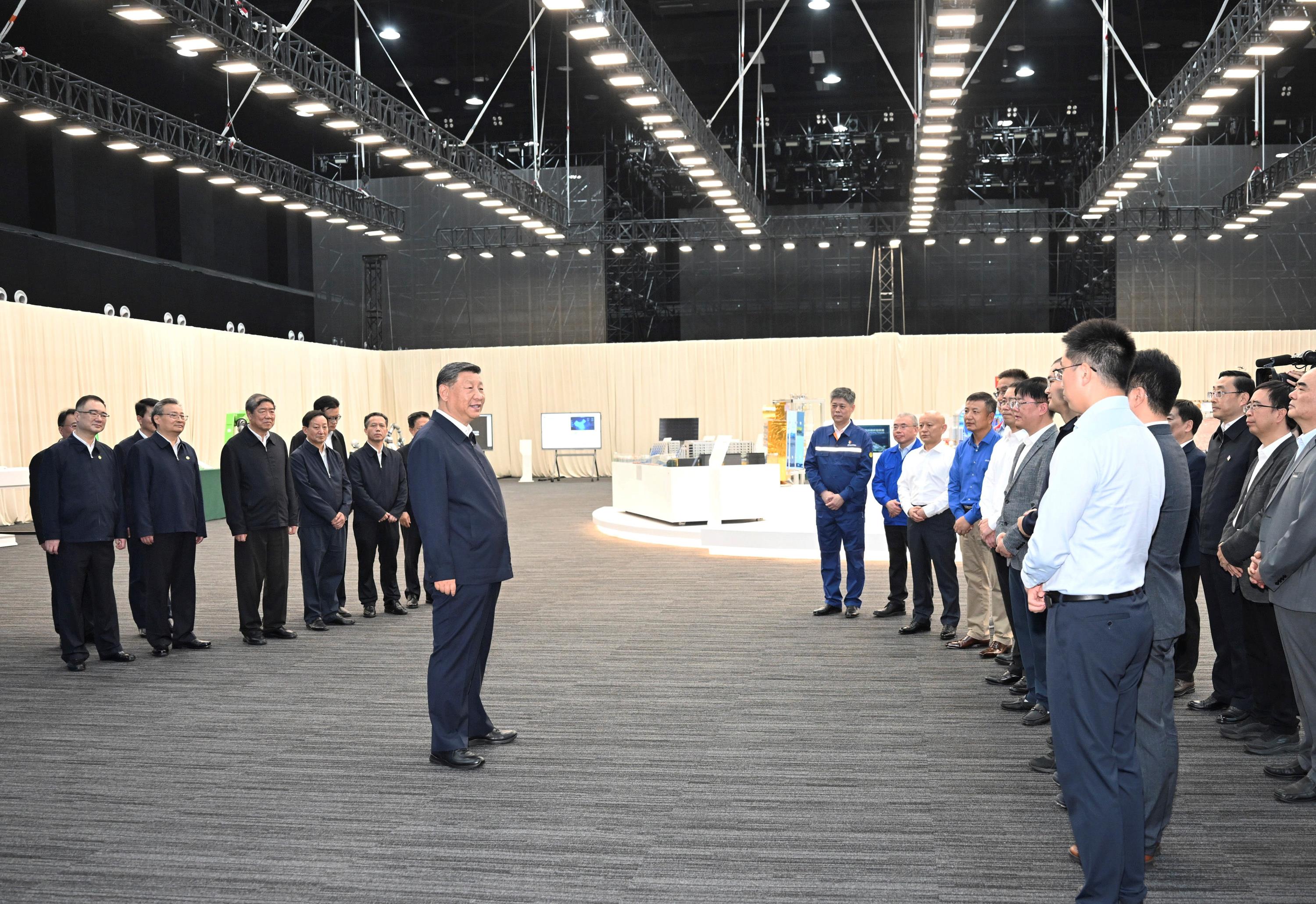 △2024年10月17日,习近平总书记在安徽省合肥滨湖科学城考察。