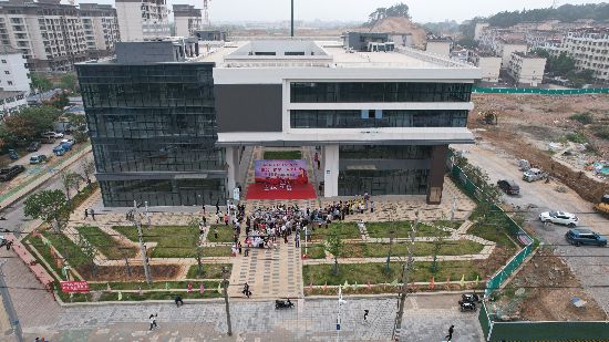 狮子山独立工矿区新建的邻里中心和菜市场（铜陵市委宣传部供图）