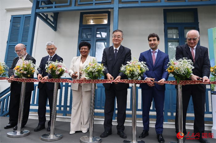 活动上,中巴嘉宾共同为“茶缘·中巴友谊园”剪彩,标志着中巴友谊园中“茶之道”展览正式开幕。人民网记者 张志文摄