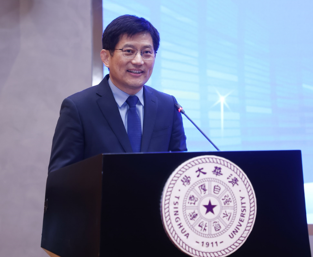 图为清华大学国家治理研究院执行院长、清华大学计算社会科学与国家治理实验室执行主任孟庆国教授演讲。（清华大学国家治理研究院供图）
