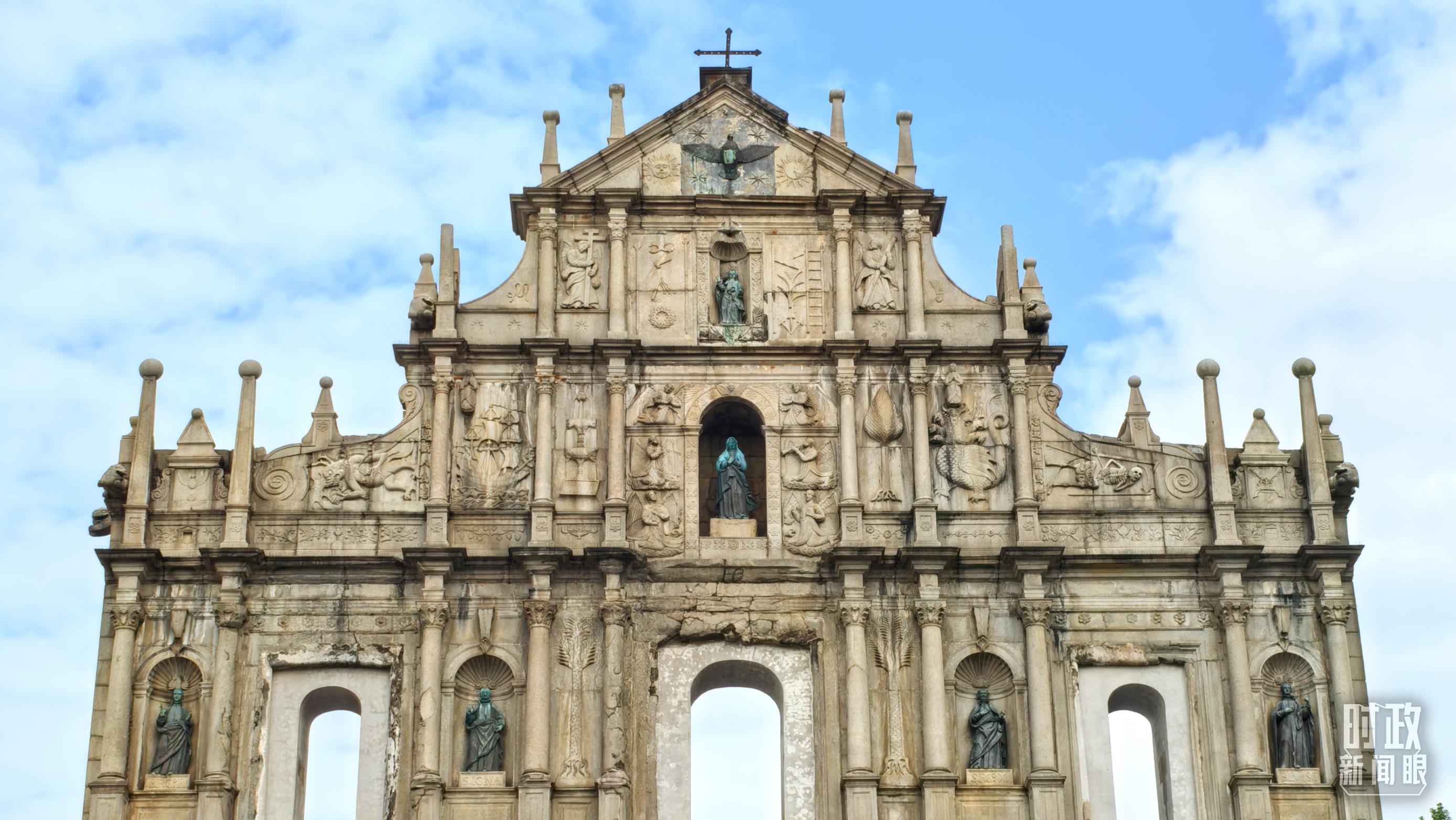 △澳门大三巴牌坊。(总台央视记者张垚拍摄)