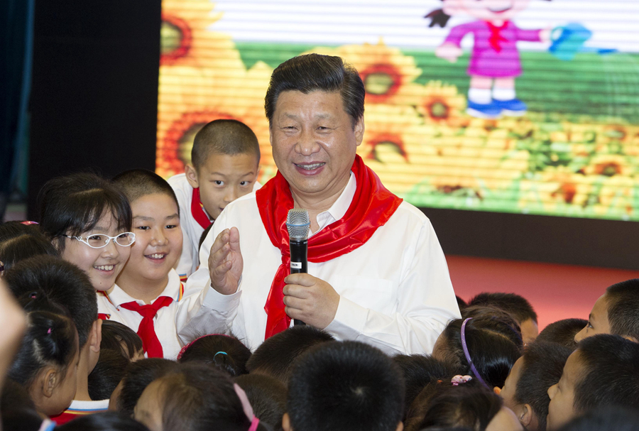 2014年5月30日，习近平总书记来到北京市海淀区民族小学，参加庆祝“六一”国际儿童节活动。新华社记者 谢环驰 摄