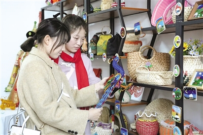 春风送岗暖意浓 “娘家人”助妇女就业创业 https://www.nmgsb.com.cn/uploads/other/20260325/202603250bc3064e478c4b49a253cc7d95178364_2026032589c1bc6dca3a4f468a9958321529e3b9.jpg