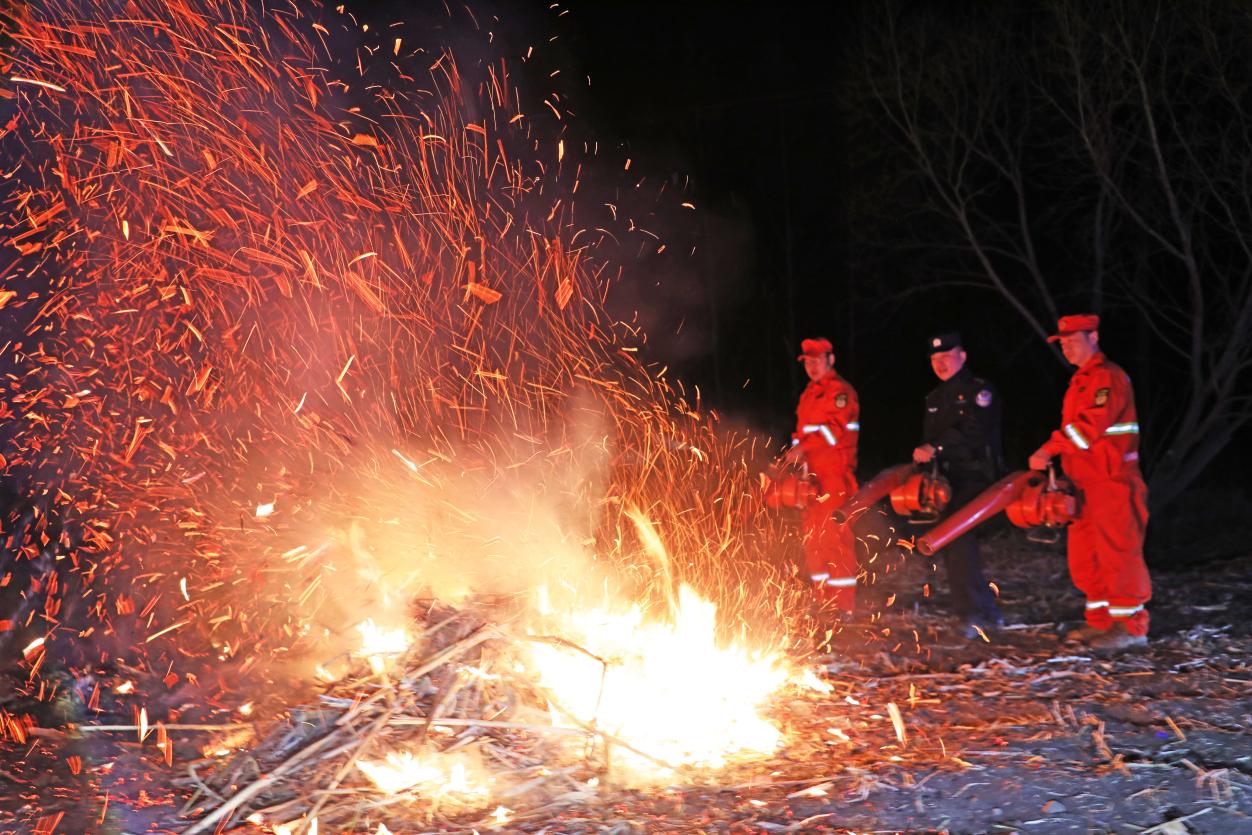内蒙古扎兰屯:春季防火演练 守护绿色家园 https://www.nmgsb.com.cn/uploads/other/20260327/2026032760a4a18e964f47328f79a3fcc028b26d_2026032621d7ac158f274a94a940f9b1ea7ca250.jpg