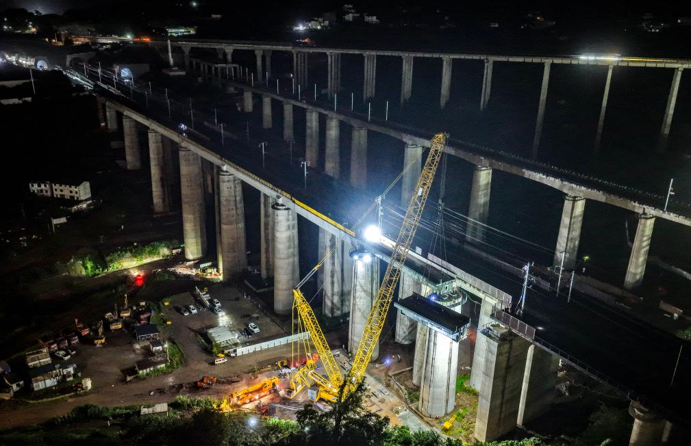 三峡库区高铁建设“极限贴邻”施工取得突破 https://www.nmgsb.com.cn/uploads/other/20260609/W020260609590001075538_ORIGIN.jpg