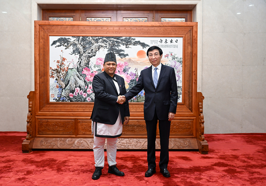 王沪宁会见尼泊尔外交部长希西尔 王沪宁会见尼泊尔外交部长希西尔