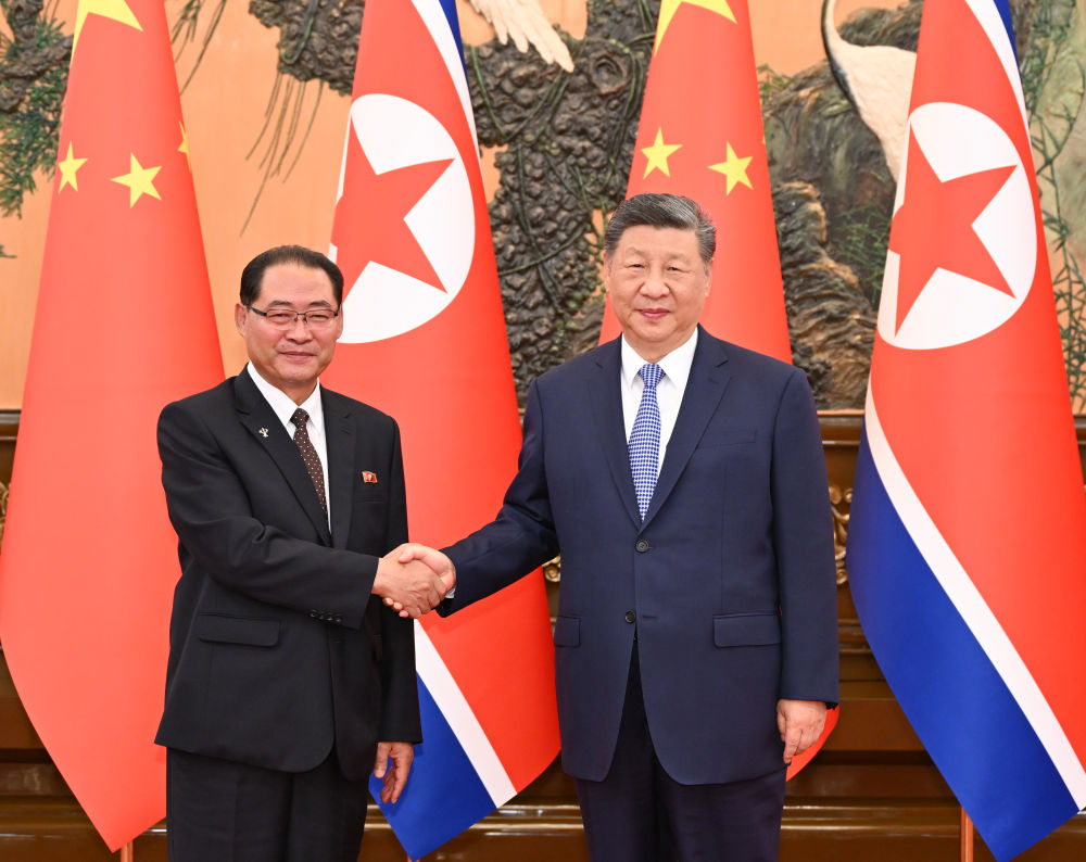 新华图讯丨习近平会见朝鲜内阁总理朴泰成 新华图讯丨习近平会见朝鲜内阁总理朴泰成