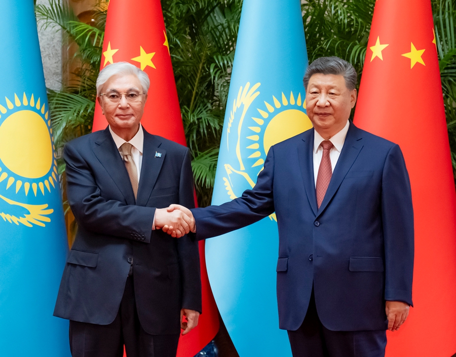 习近平会见哈萨克斯坦总统托卡耶夫 习近平会见哈萨克斯坦总统托卡耶夫