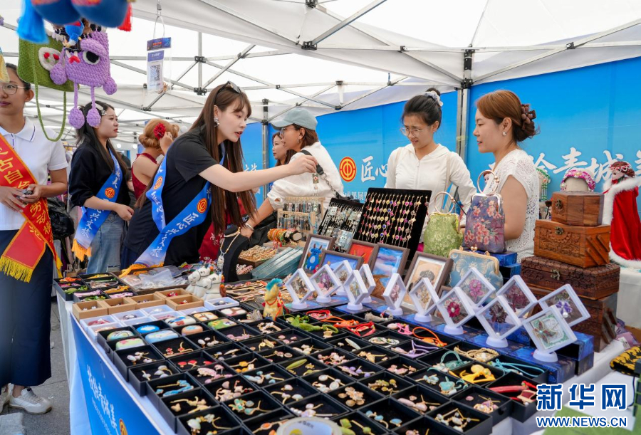 呼市举办职工技能成果展暨首届旅拍文化活动 https://www.nmgsb.com.cn/uploads/other/20260815/202608158d1b8bec524a49818186149a08a4b969_20260815e5b4429a5949464189bca53d975e3dc8.jpg