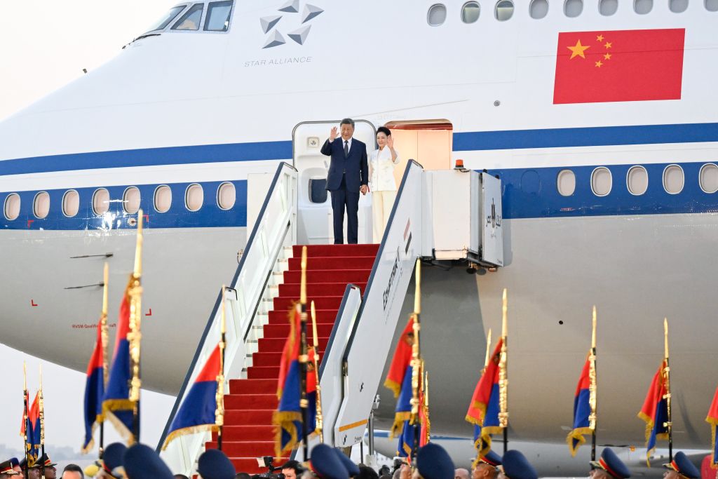 图讯丨习近平抵达开罗对埃及进行国事访问 图讯丨习近平抵达开罗对埃及进行国事访问