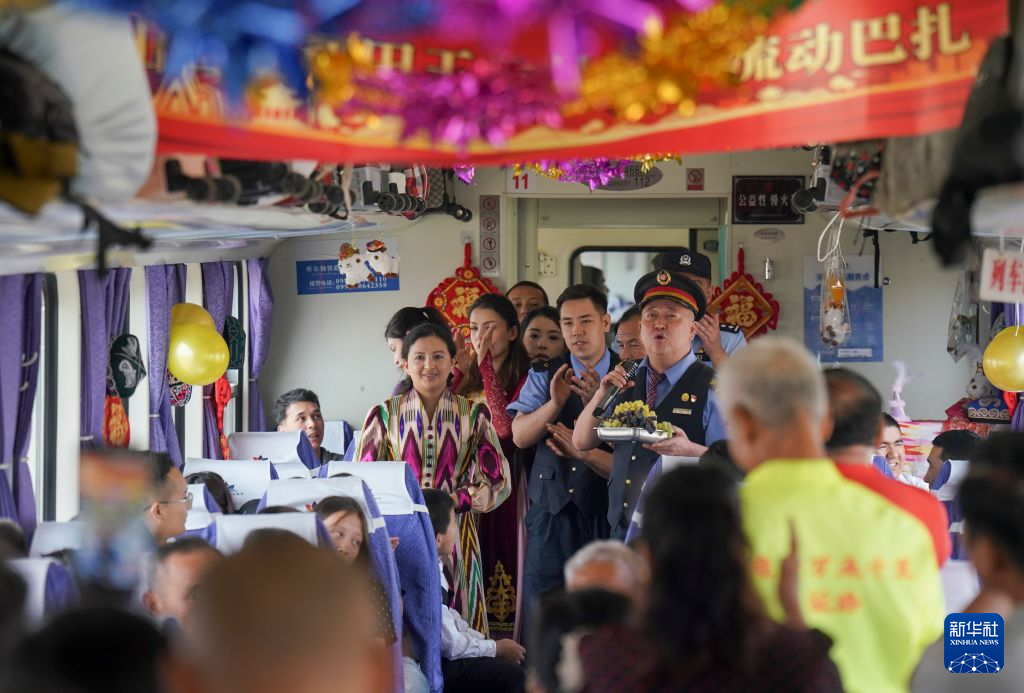 图片故事丨葡萄熟了 去赶慢火车“流动巴扎” https://www.nmgsb.com.cn/uploads/other/20260923/W020260923549418797591_ORIGIN.png